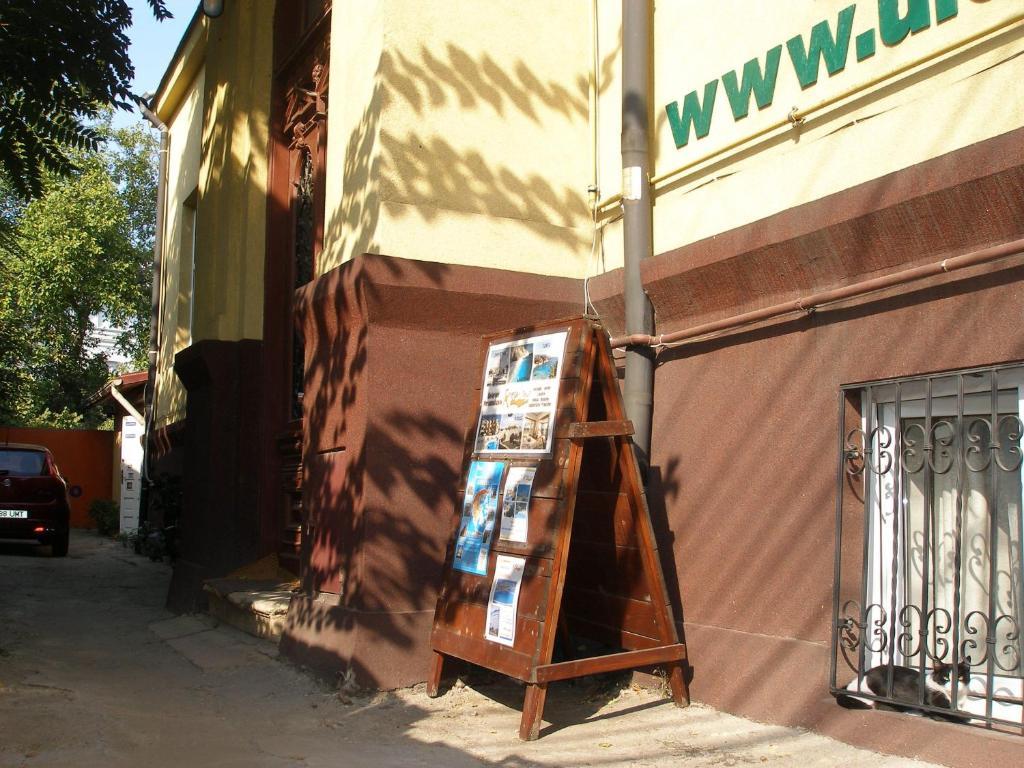 Kretan Hostel ブカレスト エクステリア 写真