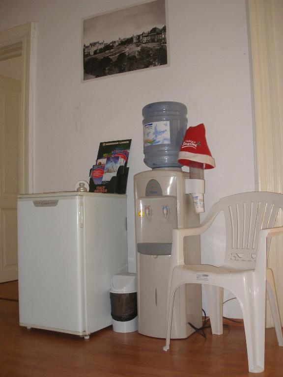 Kretan Hostel ブカレスト エクステリア 写真