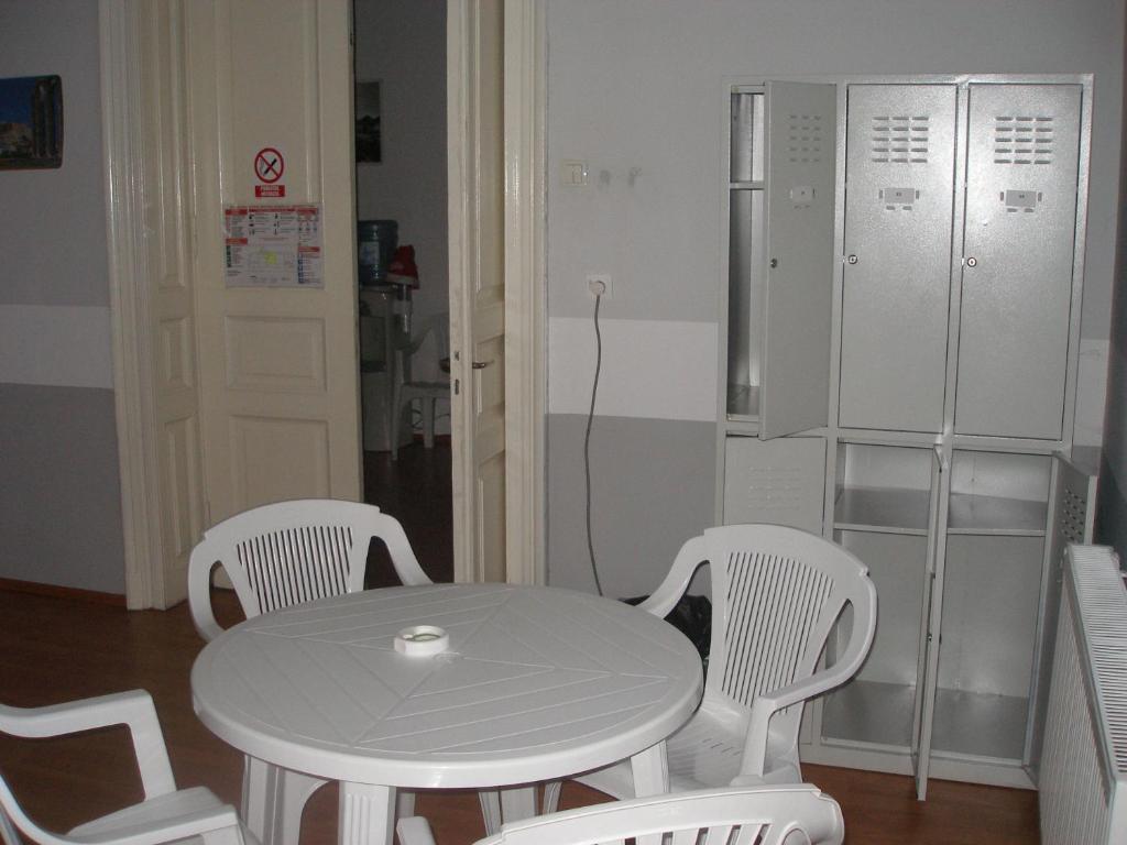 Kretan Hostel ブカレスト エクステリア 写真